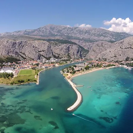 With A Parking Space - 2745 * Omis